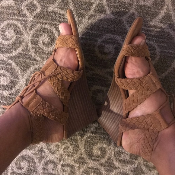 String tie wedges -Send offer - Picture 4 of 5